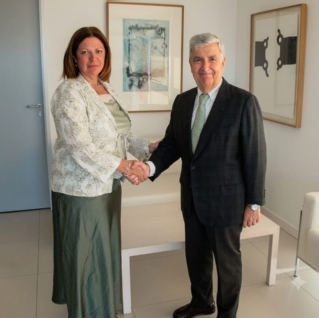 El presidente de la Audiencia Nacional, Juan Manuel Fernández, ha recibido a la nueva presidenta de la Asociación de Víctimas del Terrorismo, Lucía María Ruiz García
